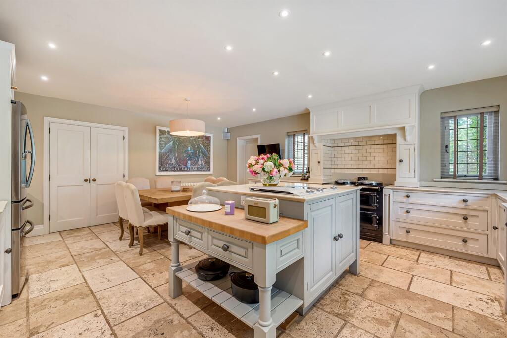 5 bedroom detached house/1.6 acres plot for sale in Hulse Heath Lane, Mere, WA16